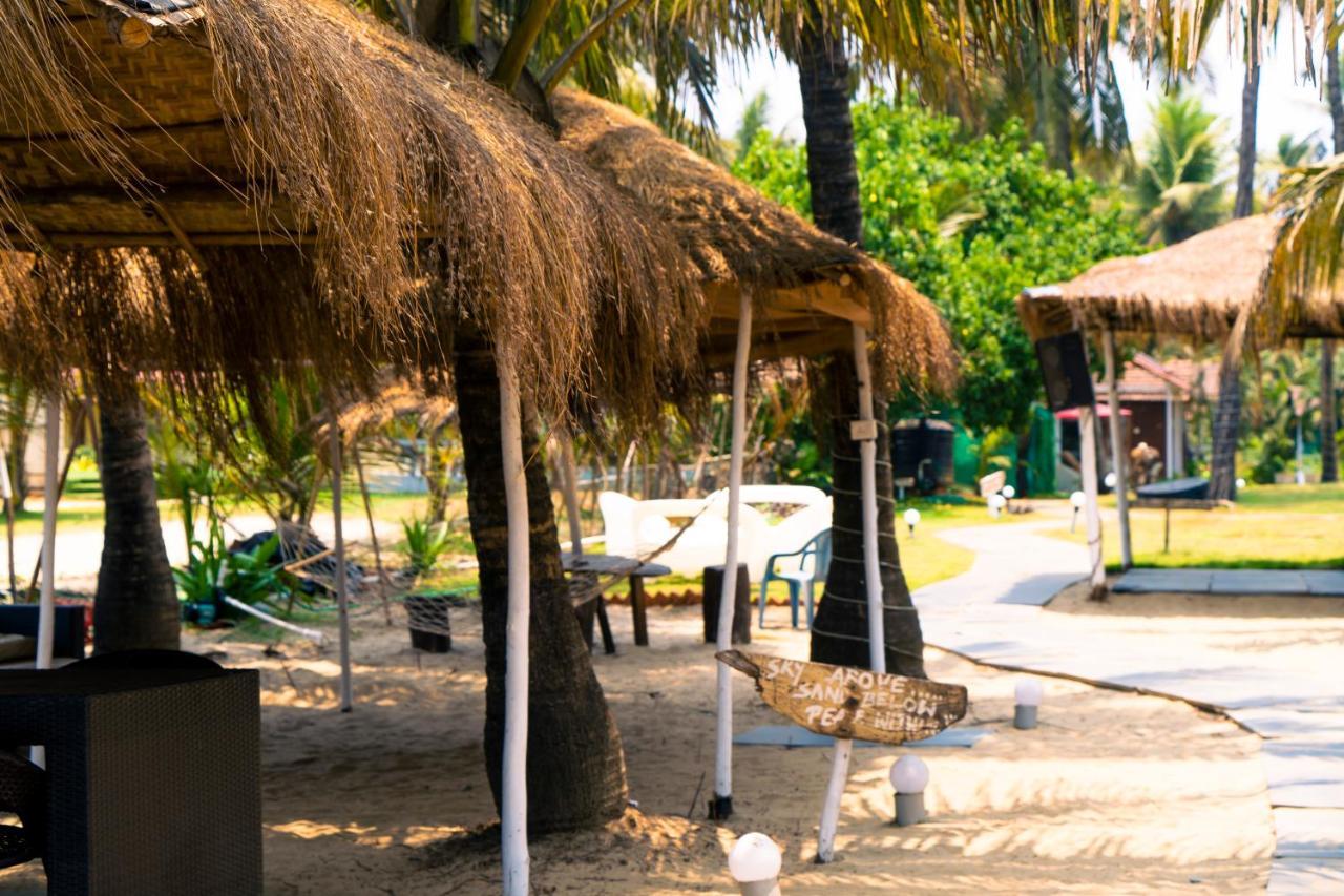 Village Susegat Beach Resort Morjim Exteriör bild