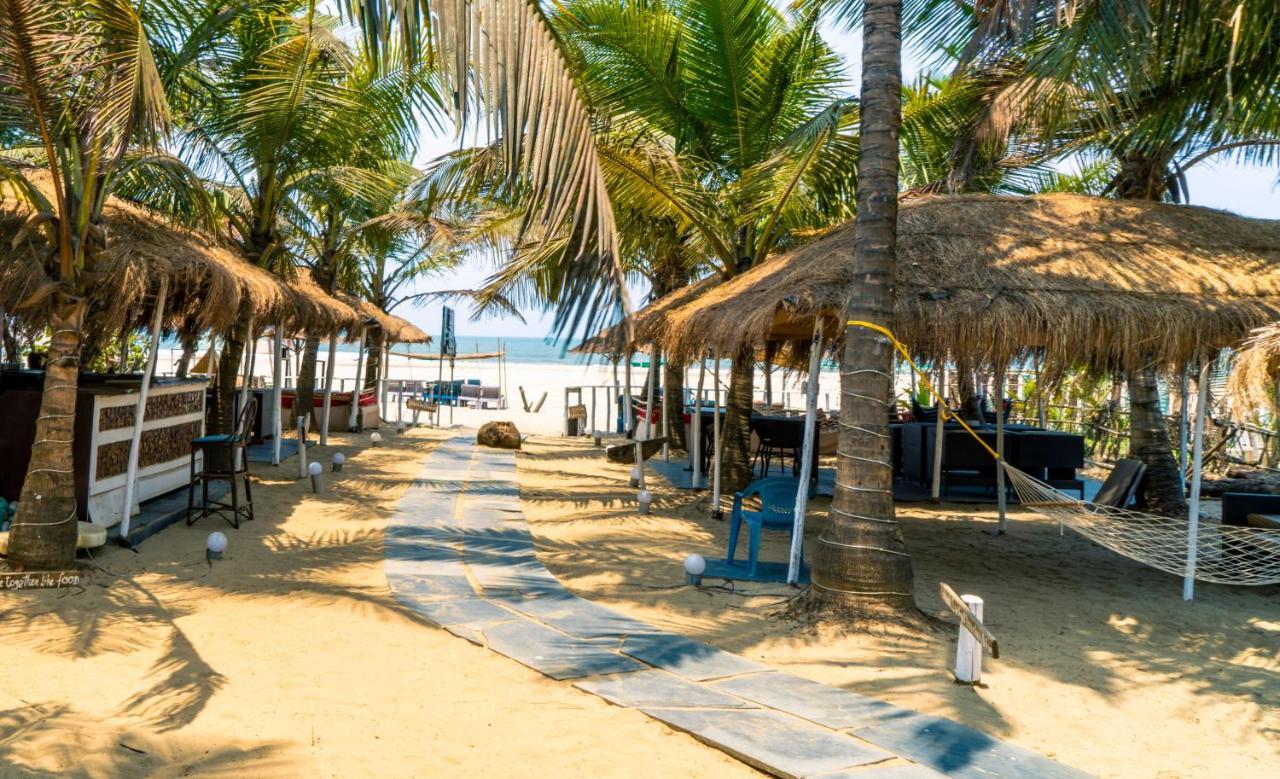 Village Susegat Beach Resort Morjim Exteriör bild