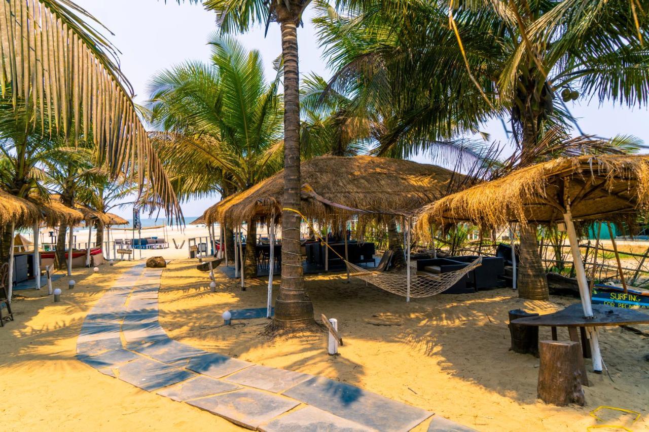 Village Susegat Beach Resort Morjim Exteriör bild