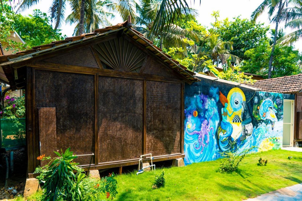 Village Susegat Beach Resort Morjim Exteriör bild