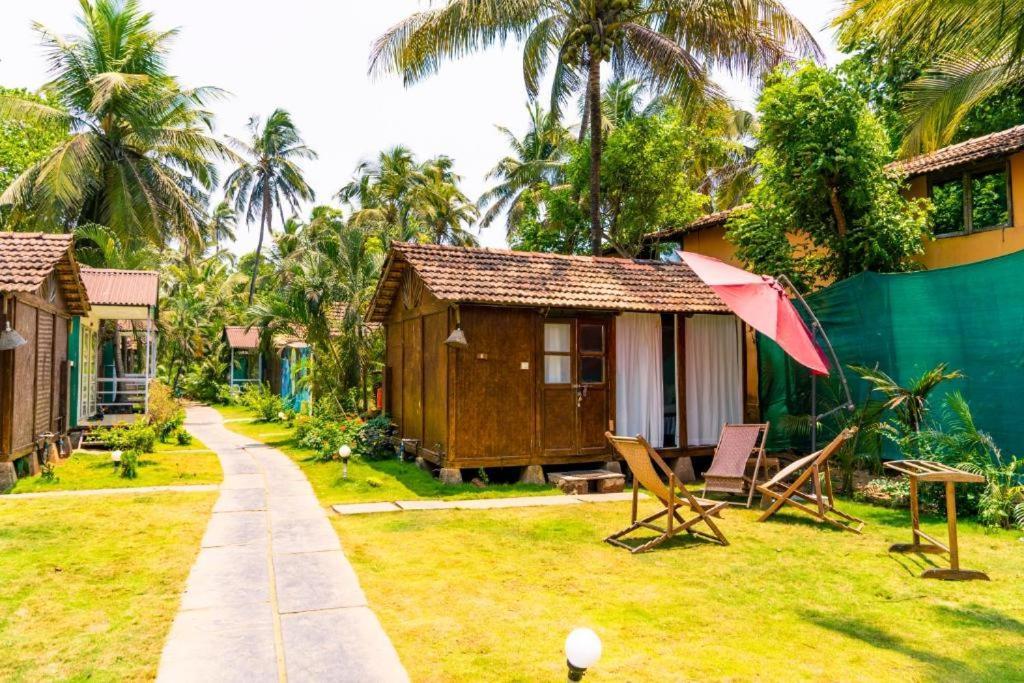 Village Susegat Beach Resort Morjim Exteriör bild