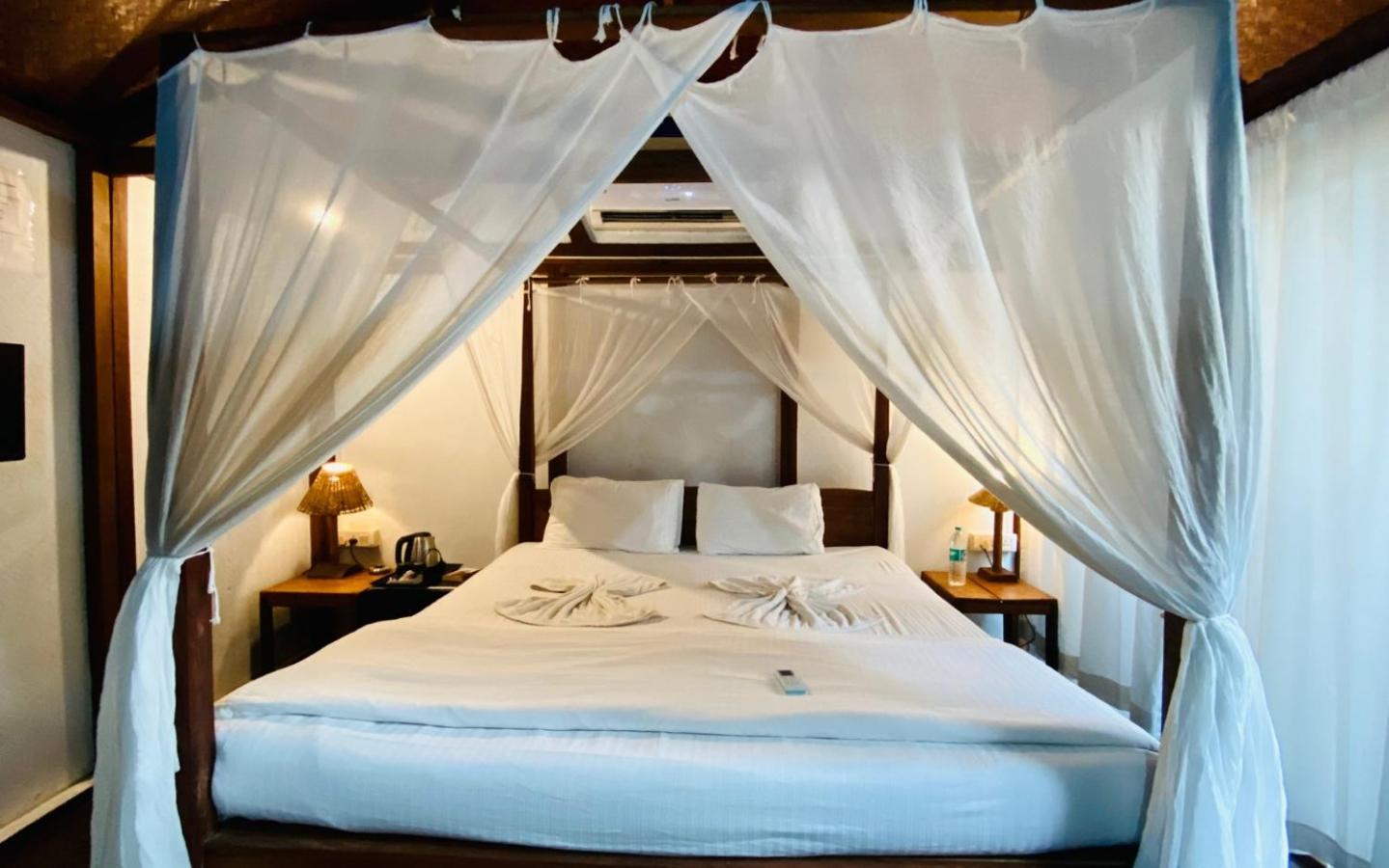 Village Susegat Beach Resort Morjim Exteriör bild