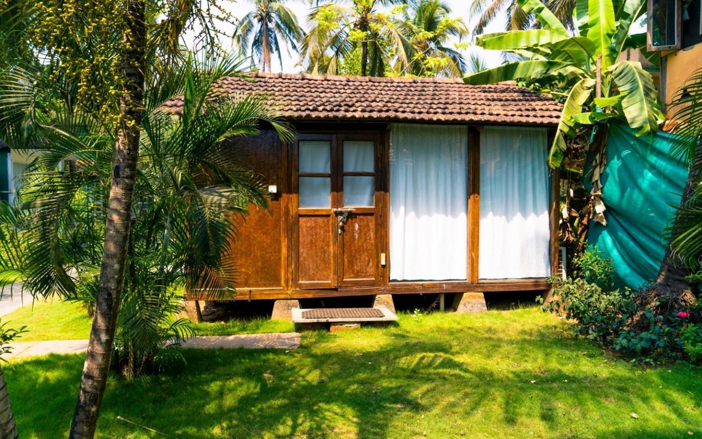 Village Susegat Beach Resort Morjim Exteriör bild