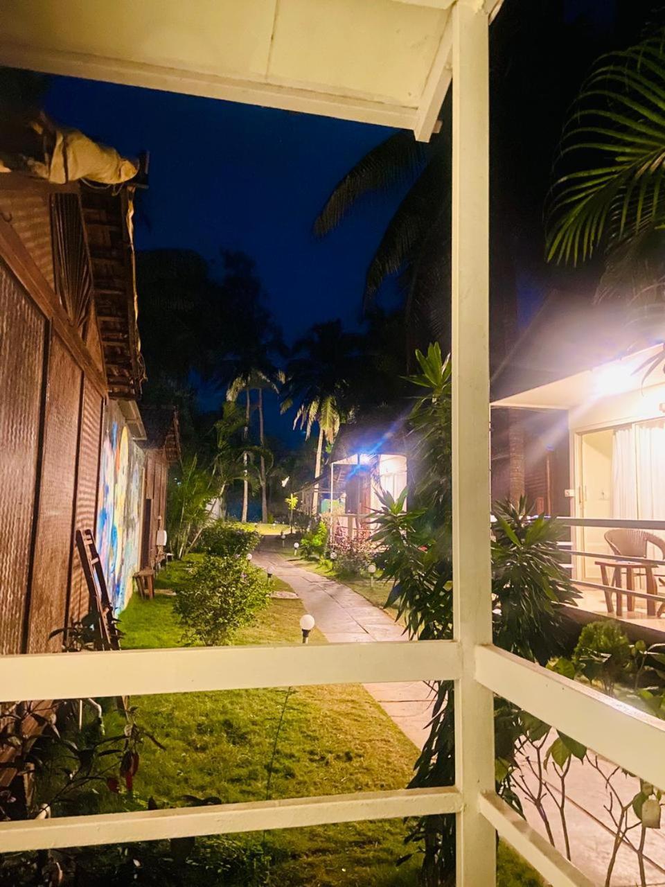 Village Susegat Beach Resort Morjim Exteriör bild